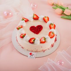 Bánh sinh nhật trái tim dâu tây